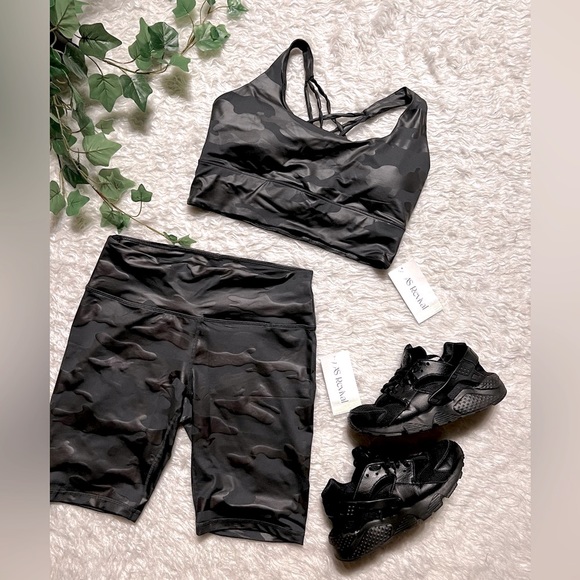 ๐ Camo High Rise Pressure Biker Shorts ๐ - Picture 1 of 8